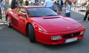 Un Ferrari testarossa y muchos otros modelos ... en sus manos.