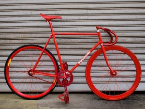 Bonita y poco práctiva Fixie de piñón fijo. Una bicicleta para expertos.